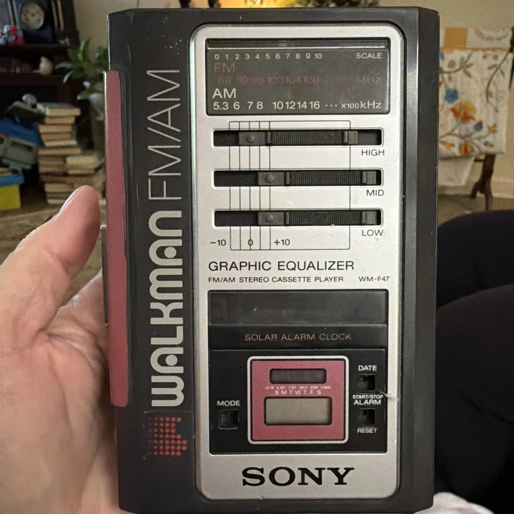 Sony WM-F47 FM/AM Graphic Equalizer Cassette Player Walkman Rare Red READ